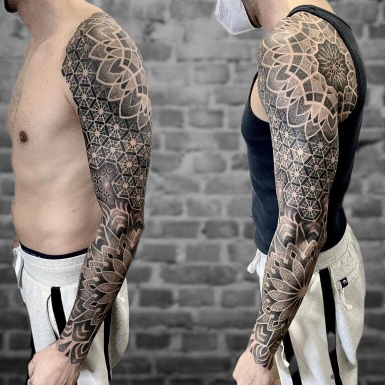 Tattoo-Stile Entdecke die Vielfalt unserer Tattoo-Stile in Berlin. Von minimalistischen Designs bis zu ausdrucksstarken Motiven hat jeder Stil seinen eigenen Charakter.