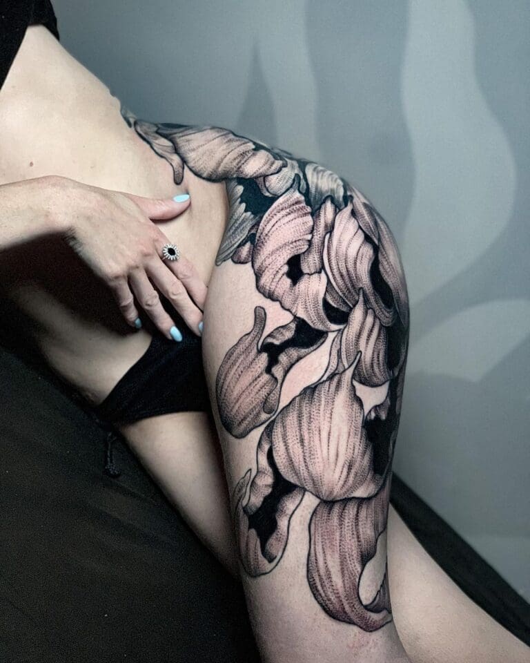 Tattoo-Stile Entdecke die Vielfalt unserer Tattoo-Stile in Berlin. Von minimalistischen Designs bis zu ausdrucksstarken Motiven hat jeder Stil seinen eigenen Charakter.