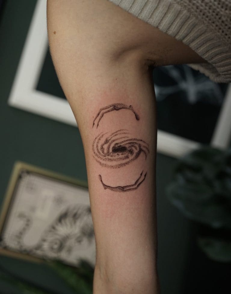 Tattoo-Stile Entdecke die Vielfalt unserer Tattoo-Stile in Berlin. Von minimalistischen Designs bis zu ausdrucksstarken Motiven hat jeder Stil seinen eigenen Charakter.