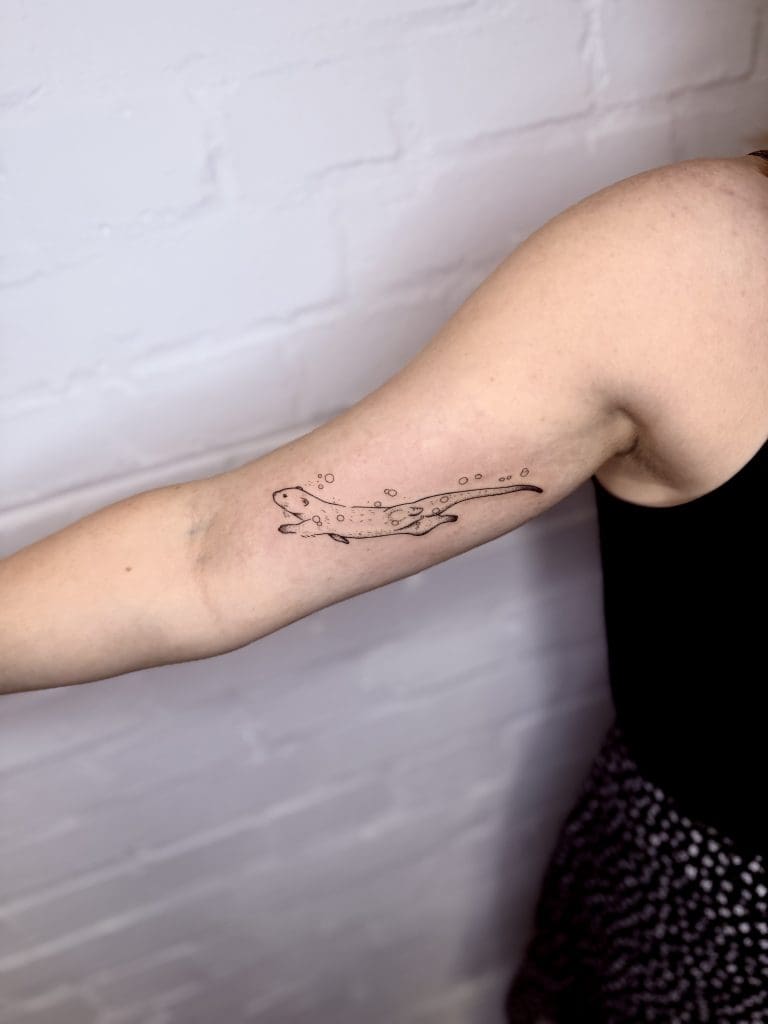 Tattoo-Stile Entdecke die Vielfalt unserer Tattoo-Stile in Berlin. Von minimalistischen Designs bis zu ausdrucksstarken Motiven hat jeder Stil seinen eigenen Charakter.