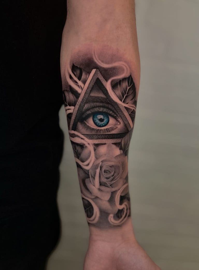 Tattoo-Stile Entdecke die Vielfalt unserer Tattoo-Stile in Berlin. Von minimalistischen Designs bis zu ausdrucksstarken Motiven hat jeder Stil seinen eigenen Charakter.