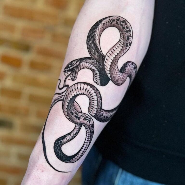 Tattoo-Stile Entdecke die Vielfalt unserer Tattoo-Stile in Berlin. Von minimalistischen Designs bis zu ausdrucksstarken Motiven hat jeder Stil seinen eigenen Charakter.