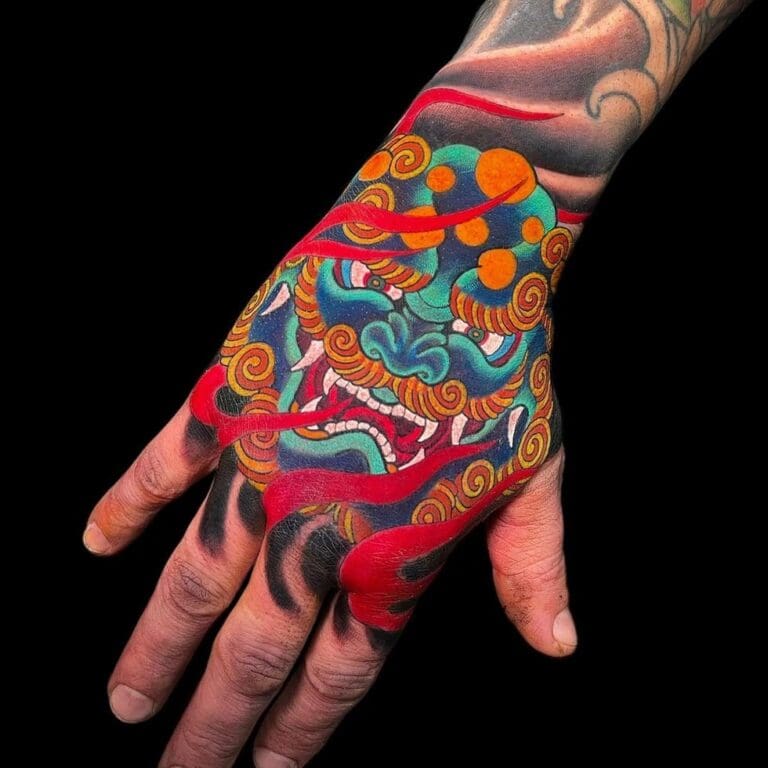 Tattoo-Stile Entdecke die Vielfalt unserer Tattoo-Stile in Berlin. Von minimalistischen Designs bis zu ausdrucksstarken Motiven hat jeder Stil seinen eigenen Charakter.