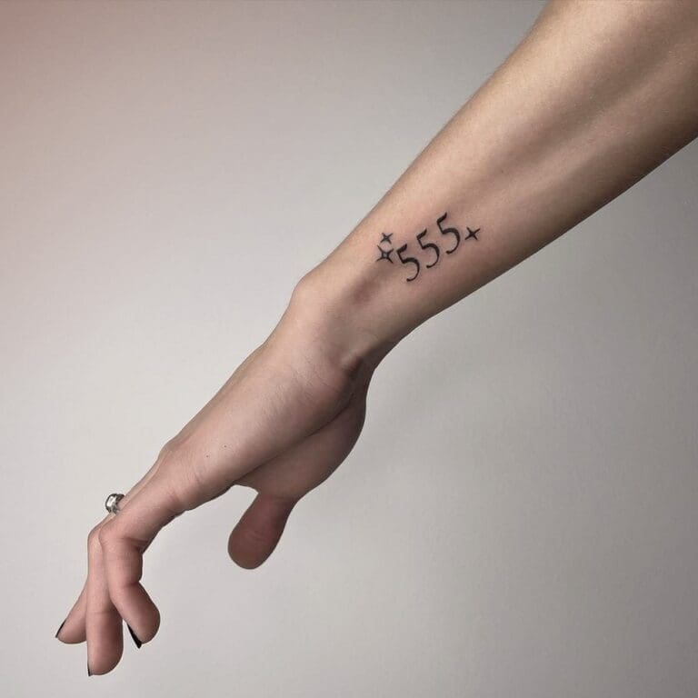 Tattoo-Stile Entdecke die Vielfalt unserer Tattoo-Stile in Berlin. Von minimalistischen Designs bis zu ausdrucksstarken Motiven hat jeder Stil seinen eigenen Charakter.