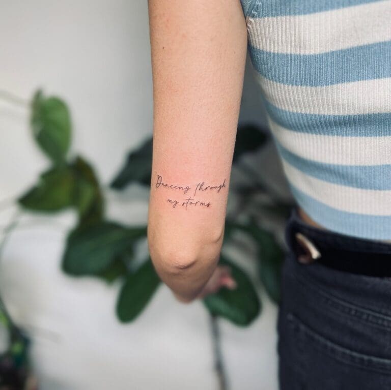 Tattoo-Stile Entdecke die Vielfalt unserer Tattoo-Stile in Berlin. Von minimalistischen Designs bis zu ausdrucksstarken Motiven hat jeder Stil seinen eigenen Charakter.