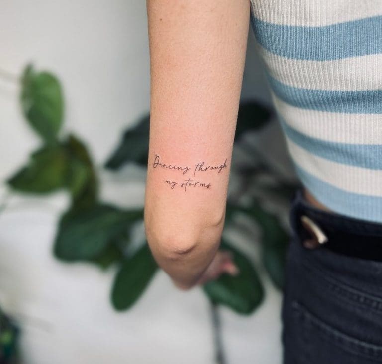 Tattoo-Stile Entdecke die Vielfalt unserer Tattoo-Stile in Berlin. Von minimalistischen Designs bis zu ausdrucksstarken Motiven hat jeder Stil seinen eigenen Charakter.