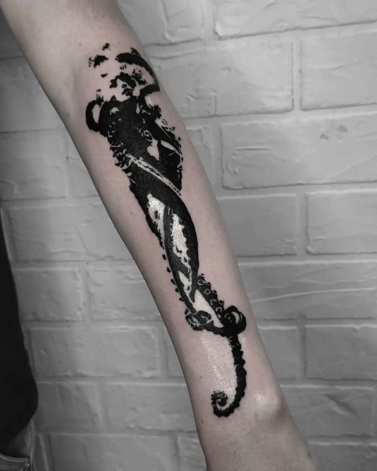 Tattoo-Stile Entdecke die Vielfalt unserer Tattoo-Stile in Berlin. Von minimalistischen Designs bis zu ausdrucksstarken Motiven hat jeder Stil seinen eigenen Charakter.