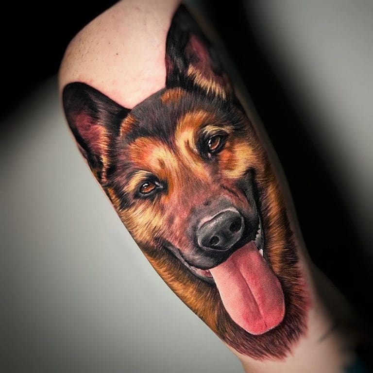 Tattoo-Stile Entdecke die Vielfalt unserer Tattoo-Stile in Berlin. Von minimalistischen Designs bis zu ausdrucksstarken Motiven hat jeder Stil seinen eigenen Charakter.