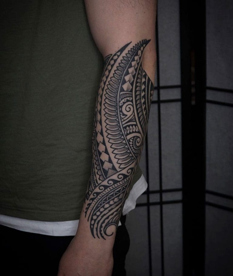 Tattoo-Stile Entdecke die Vielfalt unserer Tattoo-Stile in Berlin. Von minimalistischen Designs bis zu ausdrucksstarken Motiven hat jeder Stil seinen eigenen Charakter.
