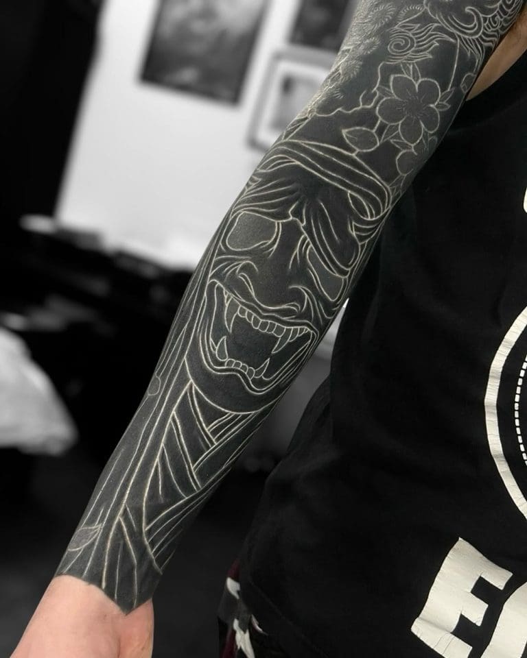 Tattoo-Stile Entdecke die Vielfalt unserer Tattoo-Stile in Berlin. Von minimalistischen Designs bis zu ausdrucksstarken Motiven hat jeder Stil seinen eigenen Charakter.
