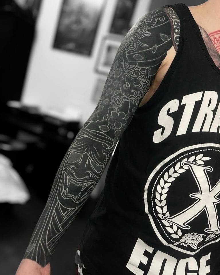 Tattoo-Stile Entdecke die Vielfalt unserer Tattoo-Stile in Berlin. Von minimalistischen Designs bis zu ausdrucksstarken Motiven hat jeder Stil seinen eigenen Charakter.