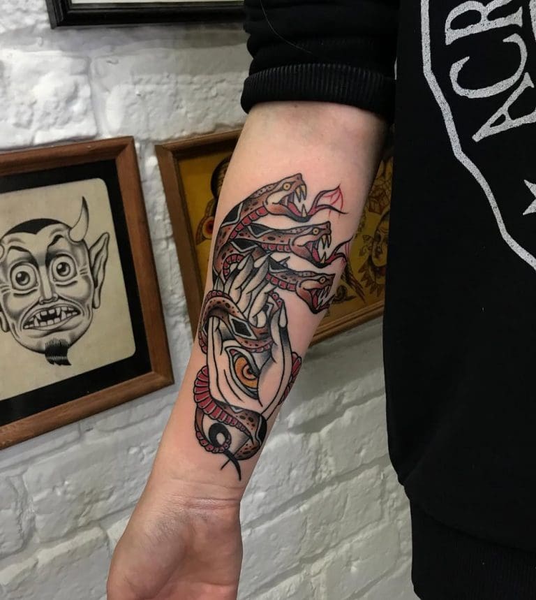 Tattoo-Stile Entdecke die Vielfalt unserer Tattoo-Stile in Berlin. Von minimalistischen Designs bis zu ausdrucksstarken Motiven hat jeder Stil seinen eigenen Charakter.