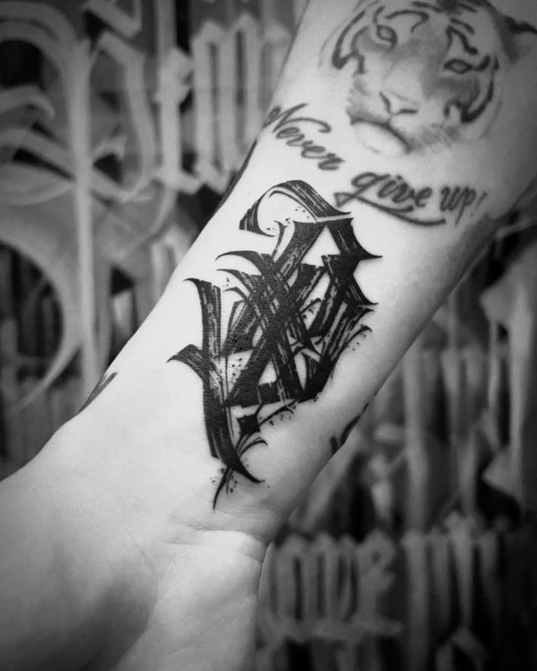Tattoo-Stile Entdecke die Vielfalt unserer Tattoo-Stile in Berlin. Von minimalistischen Designs bis zu ausdrucksstarken Motiven hat jeder Stil seinen eigenen Charakter.
