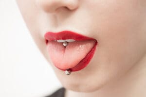 Piercing Unser erfahrenes Team kombiniert handwerkliche Präzision mit Geduld und Feingefühl. So entsteht ein Piercing-Erlebnis, das professionell, entspannt und ganz auf dich zugeschnitten ist.