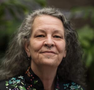 Piercing Unser erfahrenes Team kombiniert handwerkliche Präzision mit Geduld und Feingefühl. So entsteht ein Piercing-Erlebnis, das professionell, entspannt und ganz auf dich zugeschnitten ist.