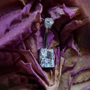 Piercing Unser erfahrenes Team kombiniert handwerkliche Präzision mit Geduld und Feingefühl. So entsteht ein Piercing-Erlebnis, das professionell, entspannt und ganz auf dich zugeschnitten ist.