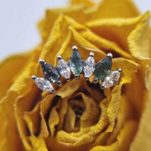 Piercing Unser erfahrenes Team kombiniert handwerkliche Präzision mit Geduld und Feingefühl. So entsteht ein Piercing-Erlebnis, das professionell, entspannt und ganz auf dich zugeschnitten ist.