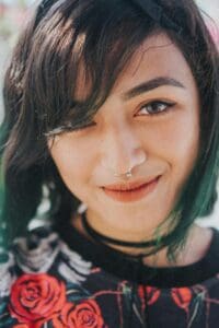 Piercing Unser erfahrenes Team kombiniert handwerkliche Präzision mit Geduld und Feingefühl. So entsteht ein Piercing-Erlebnis, das professionell, entspannt und ganz auf dich zugeschnitten ist.