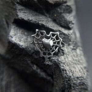 Piercing Unser erfahrenes Team kombiniert handwerkliche Präzision mit Geduld und Feingefühl. So entsteht ein Piercing-Erlebnis, das professionell, entspannt und ganz auf dich zugeschnitten ist.