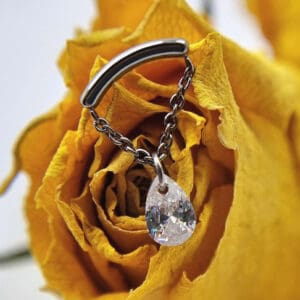 Piercing Unser erfahrenes Team kombiniert handwerkliche Präzision mit Geduld und Feingefühl. So entsteht ein Piercing-Erlebnis, das professionell, entspannt und ganz auf dich zugeschnitten ist.