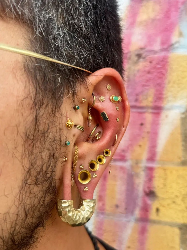 Piercing Unsere Piercing-Studios in Berlin stehen für Präzision, Erfahrung und ein sicheres Gefühl. Mit Ruhe, Feingefühl und hochwertigen Materialien schaffen wir ein Piercing-Erlebnis, das überzeugt.
