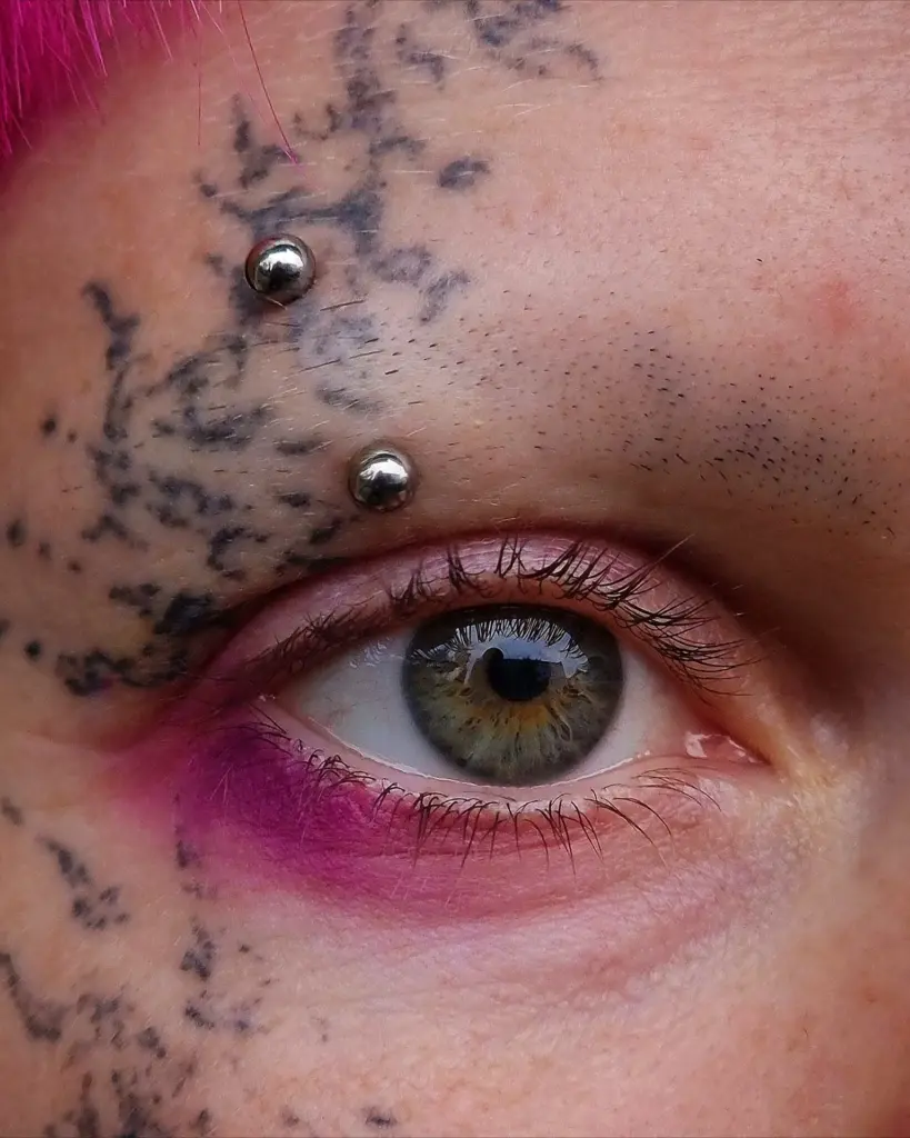Piercing Unsere Piercing-Studios in Berlin stehen für Präzision, Erfahrung und ein sicheres Gefühl. Mit Ruhe, Feingefühl und hochwertigen Materialien schaffen wir ein Piercing-Erlebnis, das überzeugt.