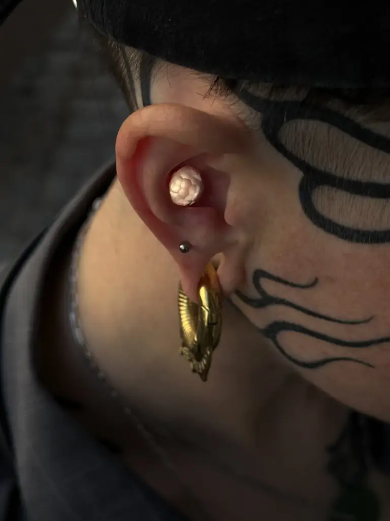 Piercing Unsere Piercing-Studios in Berlin stehen für Präzision, Erfahrung und ein sicheres Gefühl. Mit Ruhe, Feingefühl und hochwertigen Materialien schaffen wir ein Piercing-Erlebnis, das überzeugt.