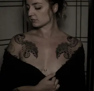 FAQ & Tipps Antworten auf häufige Fragen zu Tattoos, Piercings, Ablauf und Pflege - von ernst gemeint bis „Kann man das wirklich fragen?“.