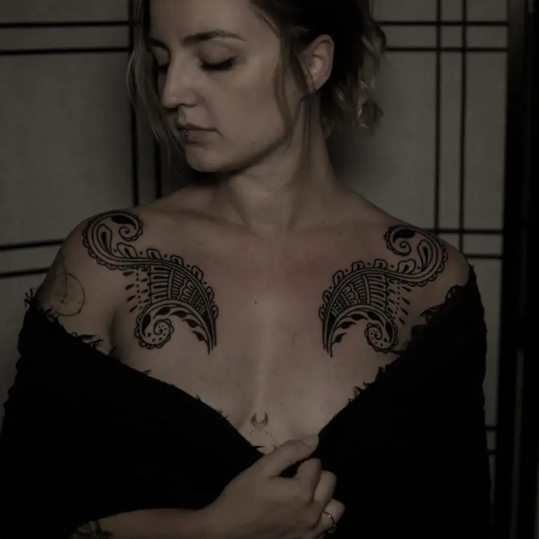 Tattoo-Stile Entdecke die Vielfalt unserer Tattoo-Stile in Berlin. Von minimalistischen Designs bis zu ausdrucksstarken Motiven hat jeder Stil seinen eigenen Charakter.