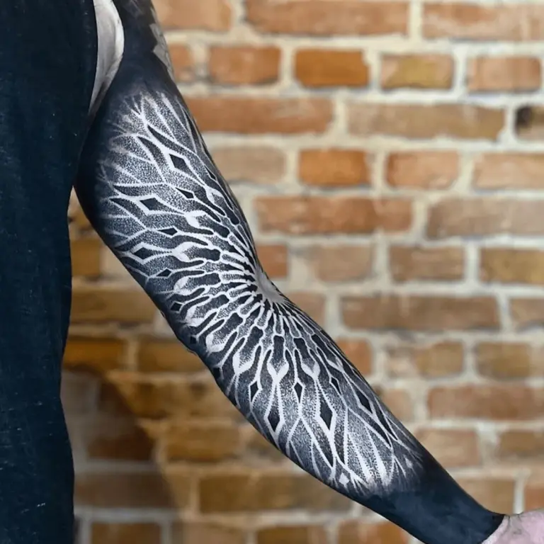 Tattoo-Stile Entdecke die Vielfalt unserer Tattoo-Stile in Berlin. Von minimalistischen Designs bis zu ausdrucksstarken Motiven hat jeder Stil seinen eigenen Charakter.