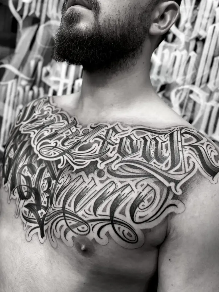 Tattoo-Stile Entdecke die Vielfalt unserer Tattoo-Stile in Berlin. Von minimalistischen Designs bis zu ausdrucksstarken Motiven hat jeder Stil seinen eigenen Charakter.