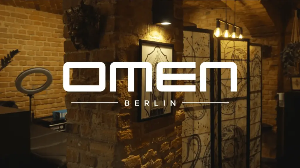 Studio X-Berg Unser Tattoo- und Piercing-Studio in Berlin Kreuzberg vereint rohe Ästhetik mit warmer Atmosphäre. Backstein, dunkle Farben und weiches Licht schaffen einen ruhigen Raum für präzise Tattoos mit Charakter.