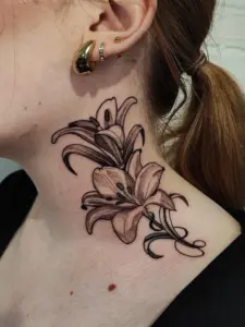 FAQ & Tipps Antworten auf häufige Fragen zu Tattoos, Piercings, Ablauf und Pflege - von ernst gemeint bis „Kann man das wirklich fragen?“.