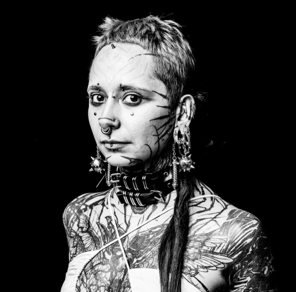 Piercing Unsere Piercing-Studios in Berlin stehen für Präzision, Erfahrung und ein sicheres Gefühl. Mit Ruhe, Feingefühl und hochwertigen Materialien schaffen wir ein Piercing-Erlebnis, das überzeugt.